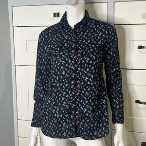 Old Navy. The classic shirt. Size xsmall. Navy blue. Floral. Button up.